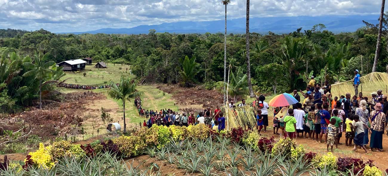 Kaluli people arriving for the ceremony.